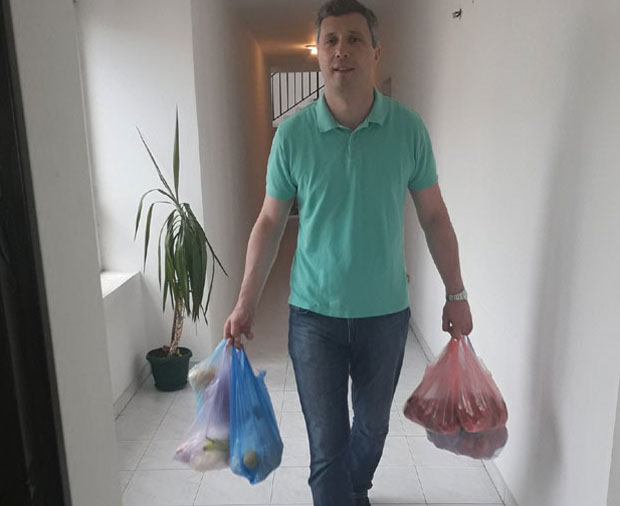 ШПИЈУНКА: Тата у набавци