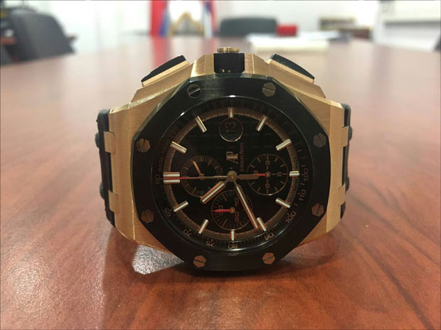 Цариници Београђанину одузели сат вредан 37.000 евра
