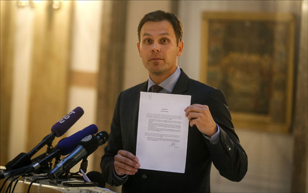 Тужио министра и градоначелника