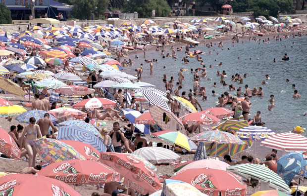 Чекамо Србе и Русе!