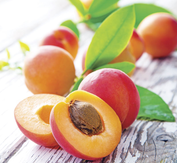 Једите кајсије да сачувате срце и вид