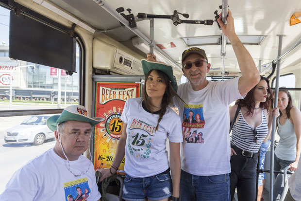 Буле и Цвија трамвајем на Ушће