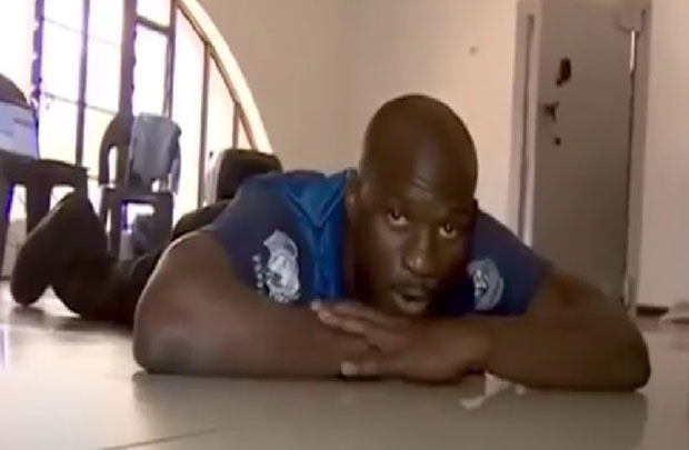 ПЛЕСАЧ СЛОМЉЕНИХ НОГУ: Из инвалидских колица до награде за брејкденс (ВИДЕО)