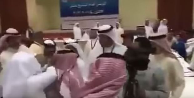 ВИДЕО: Општа туча арапских тајкуна на конференцији 