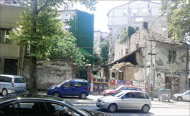 Нови блок уместо руина