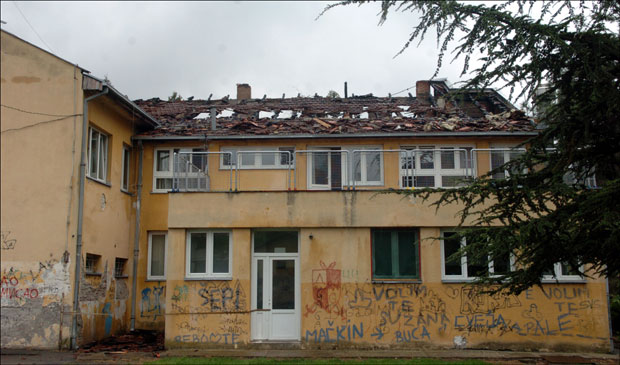 Санација осмолетке у Бегаљици: Ђаци у новим клупама у септембру