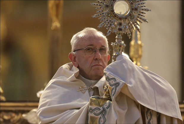 ВАТИКАН У СТРАХУ: Егзорцисти желе смрти папи Фрањи 