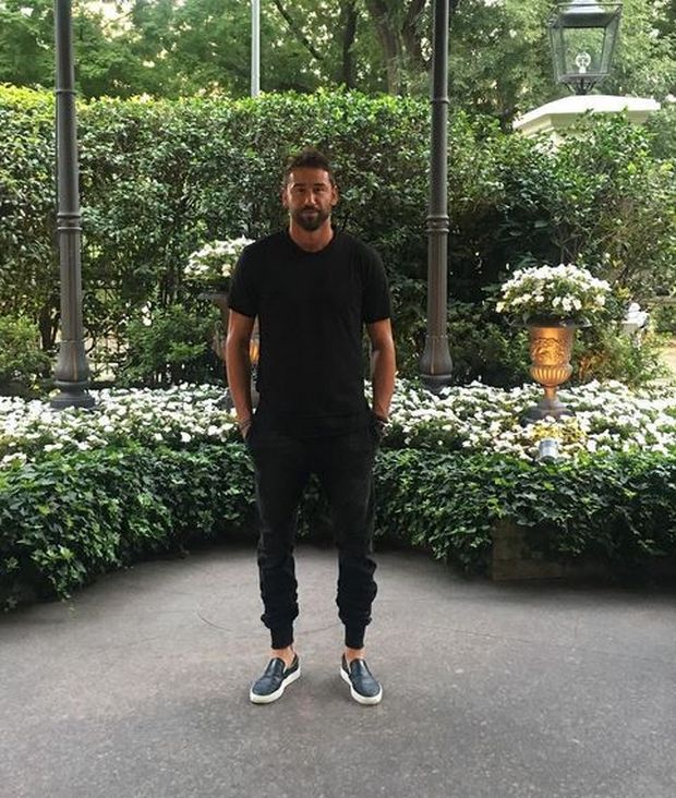 Марко Јарић са ћеркама стигао у Београд