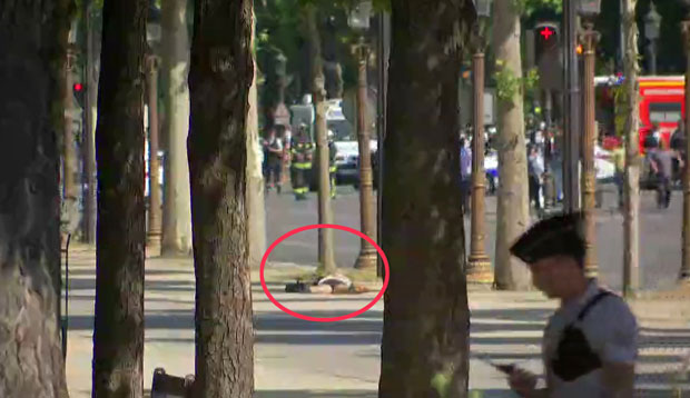 ДРАМА У ПАРИЗУ: Нападач се залетео колима у полицију, возач умро (ВИДЕО)