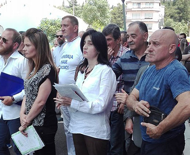 Демократски фронт протестовао против дискриминације ћирилице у Црној Гори
