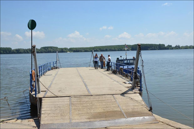 Скела из Винче за Ритопек намерно покварена: Берачима пресекли пут до кајсија