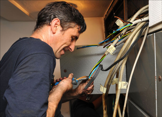 Струју им палили-гасили 15 пута