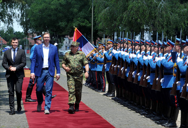 Кинези дали санке, моторе, чамце...(ФОТО)