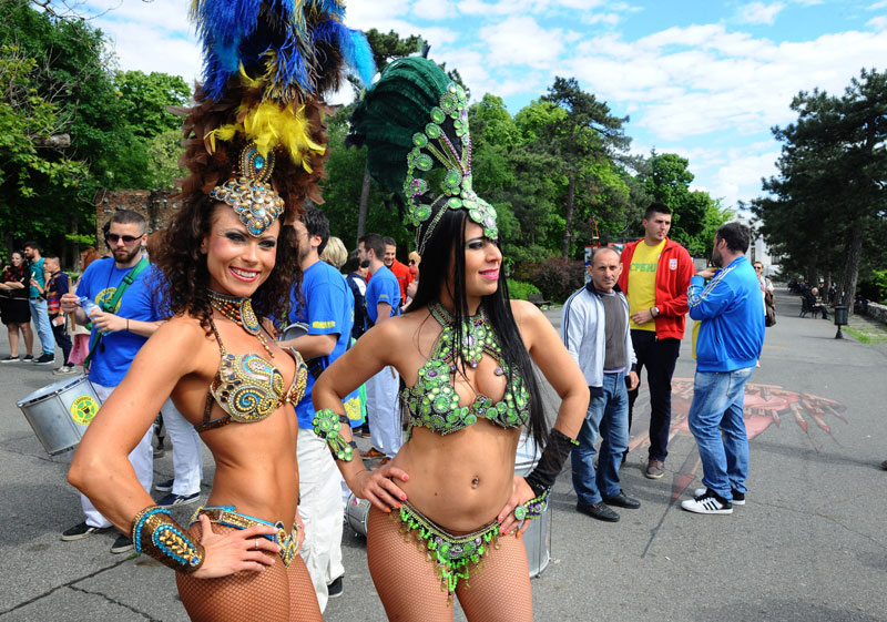 Стижу ватрене Бразилке