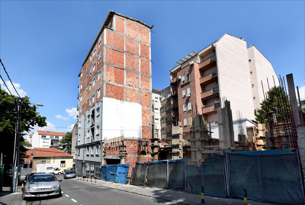 БАХАТО: Упркос забрани инспекције озидао трафо-станицу