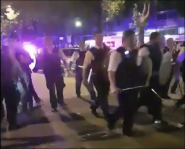 ОПЕТ ХАОС У ЛОНДОНУ: Општи сукоб са мачетама на илегалном рејву