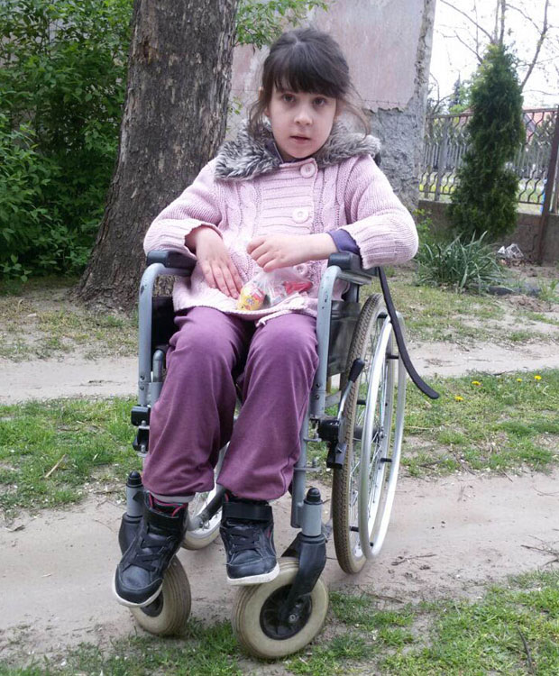 Инвалидска колица за малу Емеш Варгу