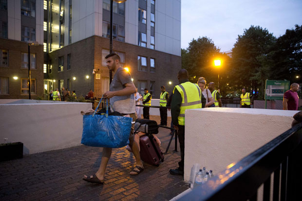 Пожар у источном делу Лондона, једна особа повређена