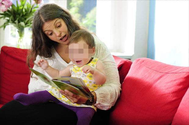 Бебе од три месеца уче енглески језик
