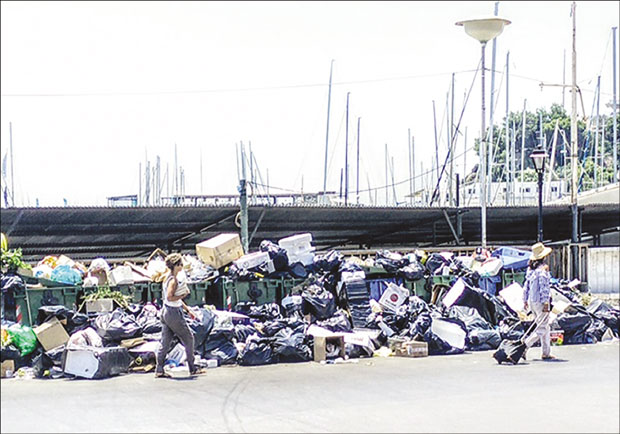 Грчки градови затрпани смећем