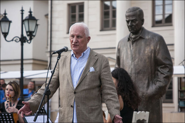 У славу књижевности