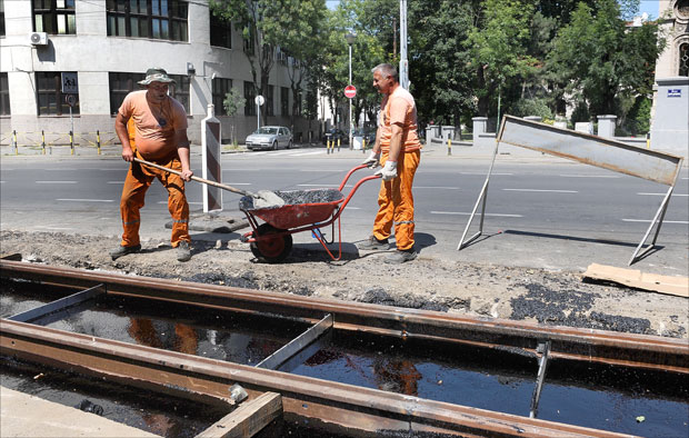 Док једни раде, други се хладе