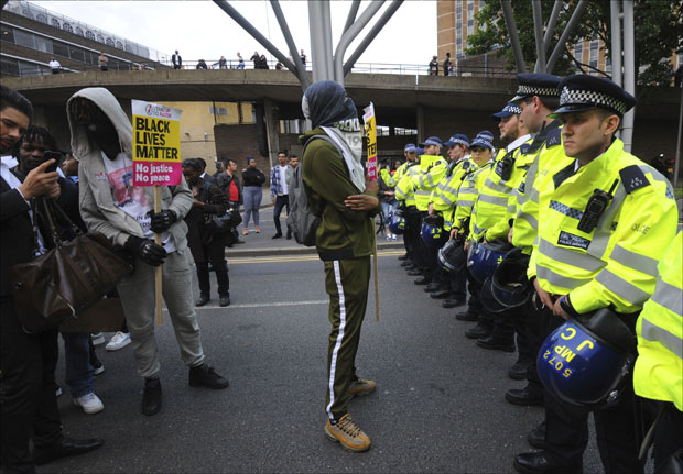 Протест у Лондону, шест полицајаца повређено