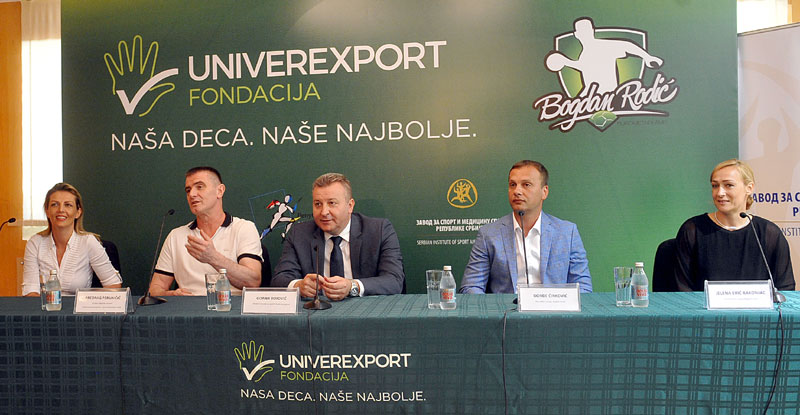 Бесплатан рукометни камп на Златару окупља око 70 дечака и девојчица: Врхунски тренери брусе наде