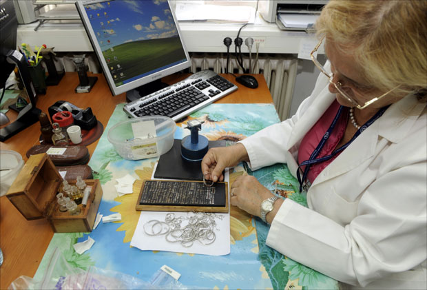 Злату траже ману