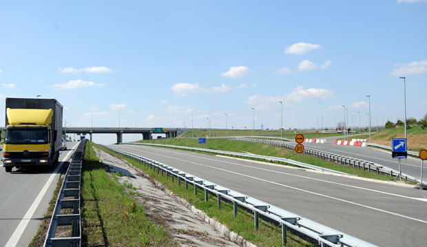 Повређен саобраћајни полицајац у близини Орловаче