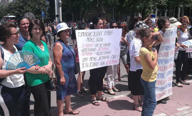 Усвојили па срушили Закон о мајкама