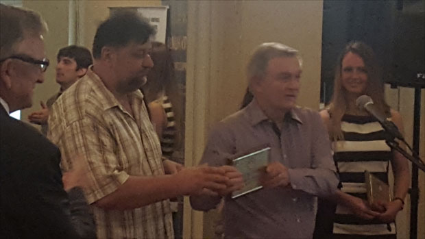 Плакета СКАНУ новинару Вечерњих новости Владимиру Митрићу