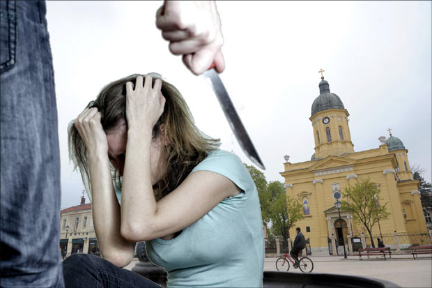 УЖАС У НЕГОТИНУ: Искасапио бившу жену ножем на сред улице