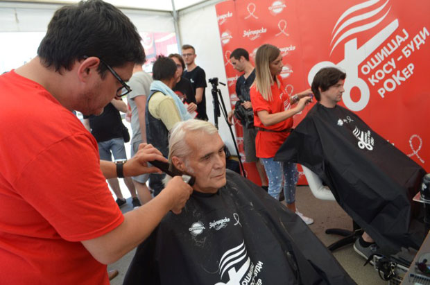 Чланови Рибље чорбе подржали хуманитарну акцију Ошишај косу – буди рокер