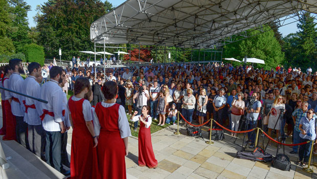 Пријем за најбоље матуранте из Србије и РС на Белом двору (ФОТО)