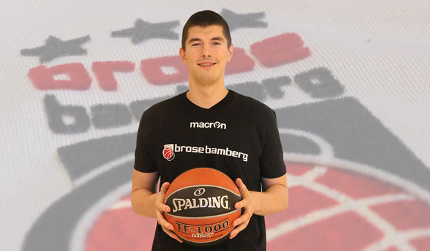Митровић представљен као појачање немачког шампиона Бамберга: Навијачи слични Звездиним