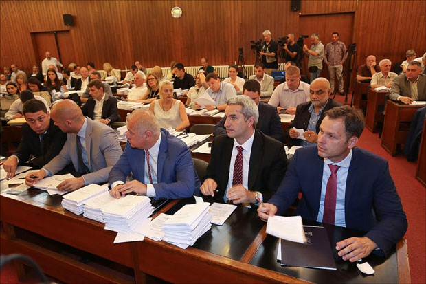 Град Београд зарадио три милијарде, породиљама помоћ од 10.000 динара 
