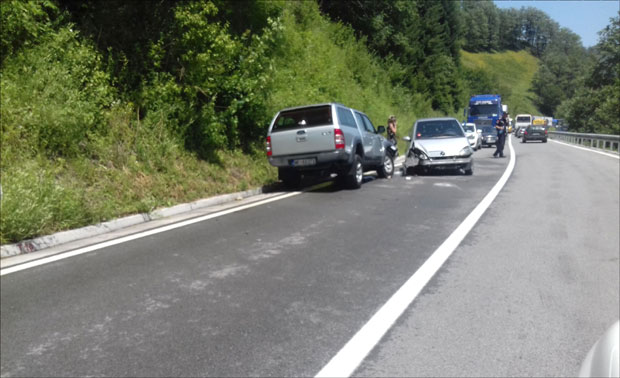 У судару повређено шест особа, међу којима и троје деце