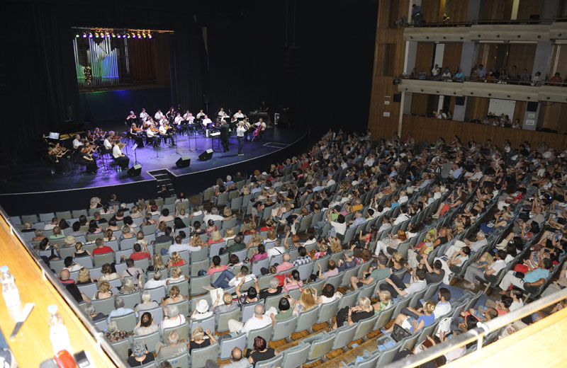 РЕКОНСТРУКЦИЈА ЗА НОВИ ПОЧЕТАК: Последњи концерт у Дому синдиката