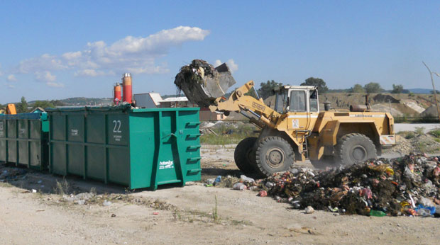 Стравичан призор на ужичкој депонији: Мртва беба на ђубришту