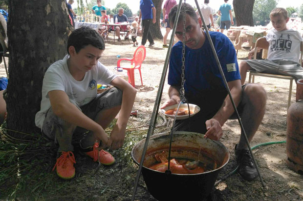 Дружење на обалама Тисе уз банатски котлић