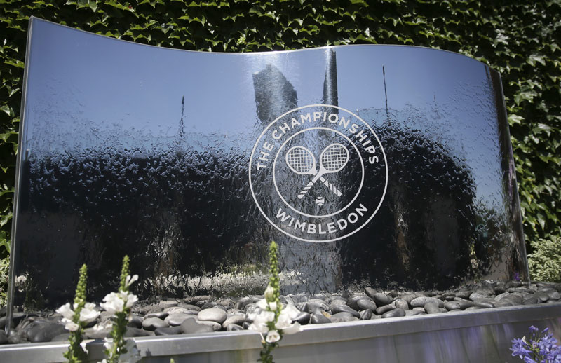 ФЛЕШ СА ВИМБЛДОНА: Забрањени селфи штапови, ананас украо шоу јагодама