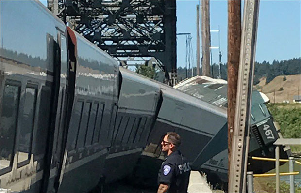 САД: Преврнуо се воз са 250 путника, нема озбиљније повређених