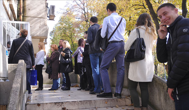 Још 400.000 грађана нема нову књижицу