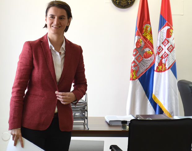 Премијерка окупља тим