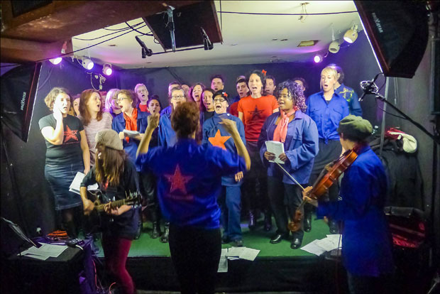 Бечки хор пева о партизанима