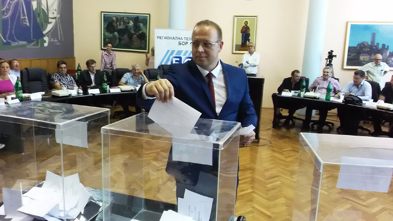 Одборници љути на читаву странку