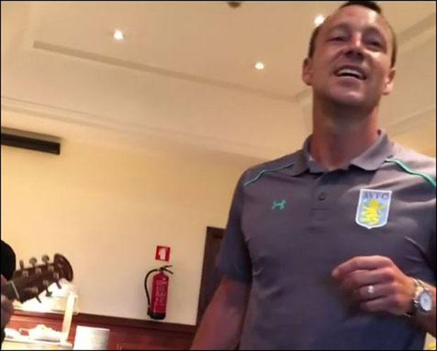 ВИДЕО: Тери морао да запева у Астон Вили