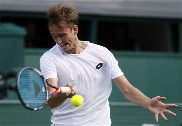 Медведев бацао ситан новац пред ноге судији Маријани Алвеш: Направио сам глупост