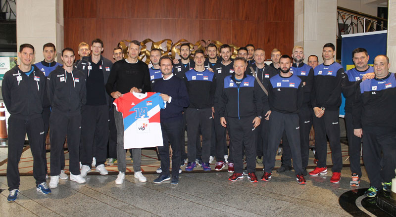 Амбасадор Србије у Бразилу посетио одбојкашку репрезентацију у Куритиби